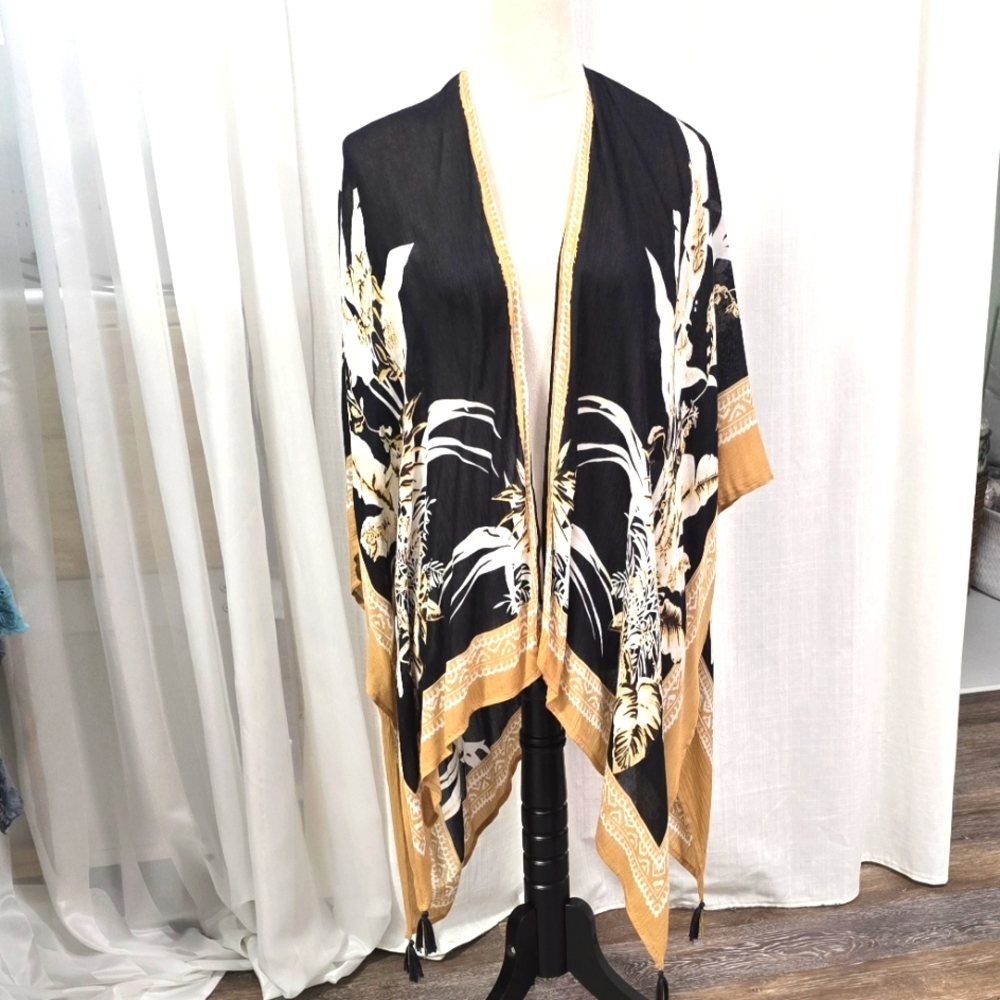 2/$30 Black and Gold Floral Kaftan Kimono One Size‎ Flowy Cover Up